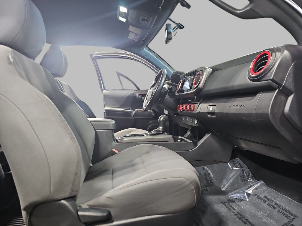 Used 2017 Toyota Tacoma TRD Off-Road w/ Tow Package AWD/4WD image 13