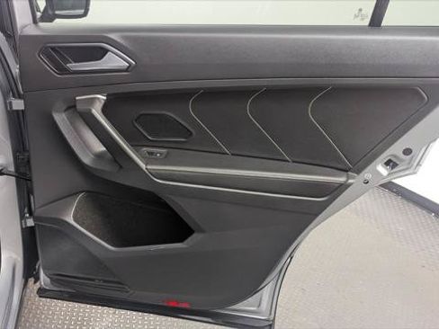 Used 2023 Volkswagen Tiguan SE FWD image 19