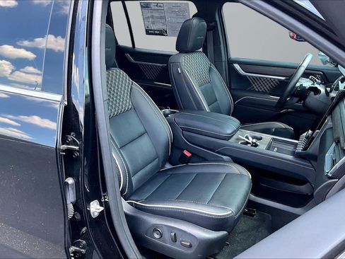 Used 2025 GMC Acadia Denali w/ Super Cruise Package AWD/4WD image 7