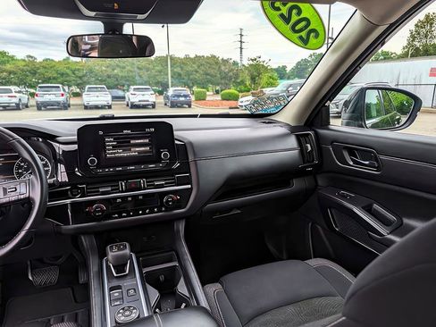 Used 2025 Nissan Pathfinder SV AWD/4WD image 42