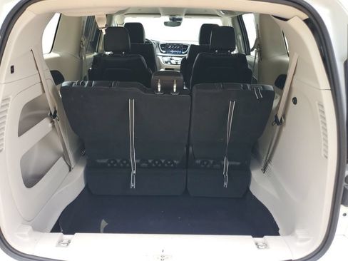 Used 2023 Chrysler Pacifica Touring-L FWD image 26