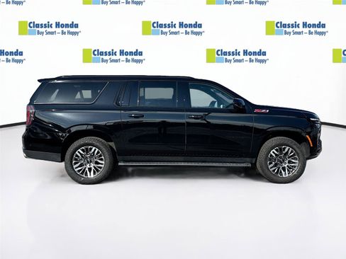 Used 2025 Chevrolet Suburban Z71 AWD/4WD image 9