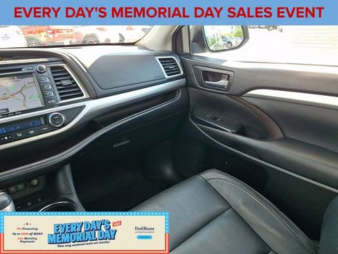 Used 2018 Toyota Highlander XLE AWD/4WD image 16