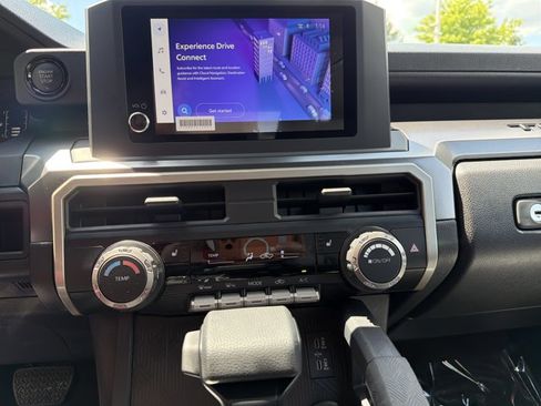 Used 2025 Toyota Tacoma SR5 AWD/4WD image 18