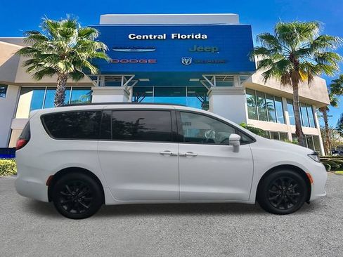 Used 2021 Chrysler Pacifica Touring-L w/ Premium & Safety Sphere Group FWD image 4