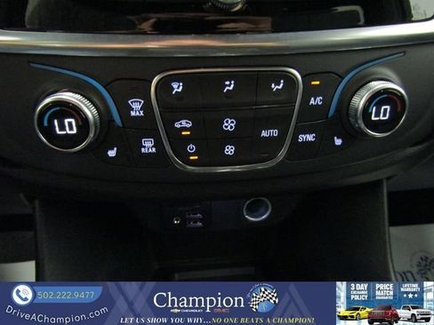 Used 2022 Chevrolet Traverse RS FWD image 39
