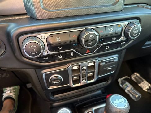 Used 2019 Jeep Wrangler Unlimited Sport S AWD/4WD image 14