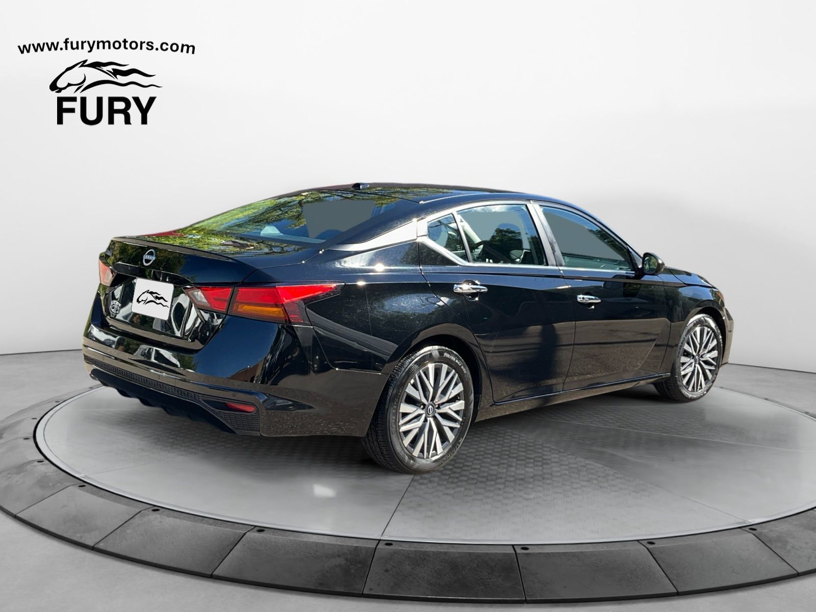 Used 2025 Nissan Altima 2.5 SV FWD image 4