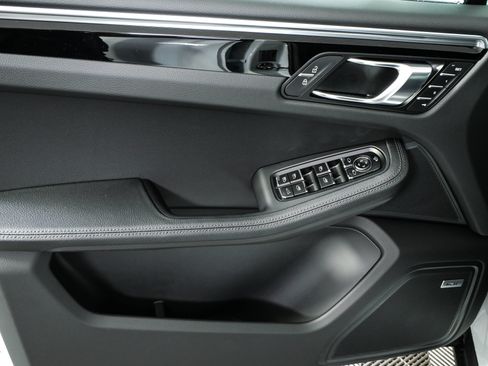 New 2026 Porsche Macan AWD/4WD image 6