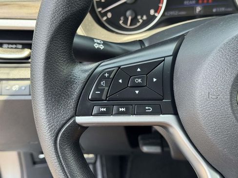 Used 2024 Nissan Altima 2.5 SV FWD image 11