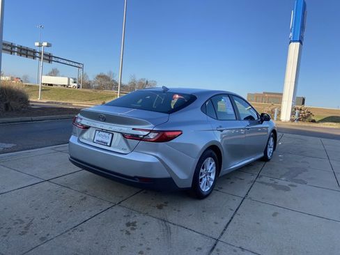 Used 2025 Toyota Camry LE image 10