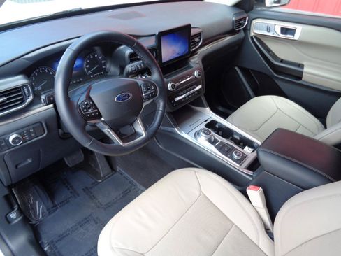 Used 2020 Ford Explorer Limited AWD/4WD image 2