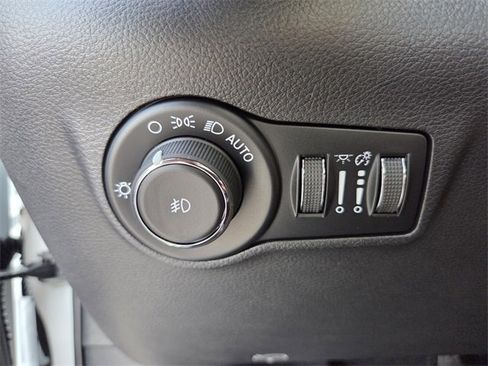 Used 2026 Jeep Compass Latitude image 20