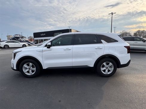 Certified 2025 Kia Sorento LX image 6