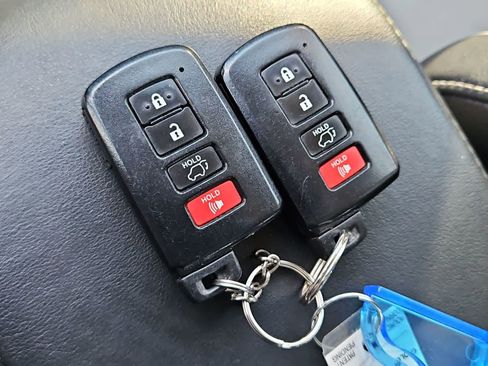 Used 2016 Toyota RAV4 Limited image 38