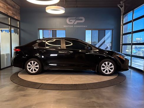 Used 2024 Toyota Corolla LE FWD image 2
