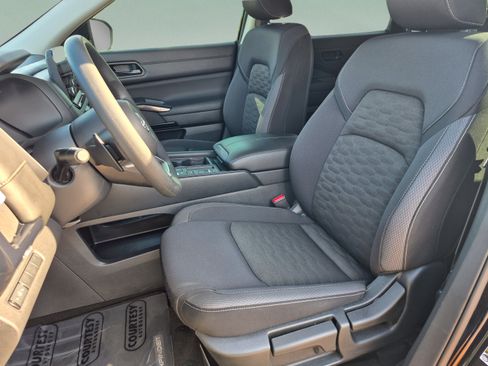 Certified 2025 Nissan Pathfinder S FWD image 22