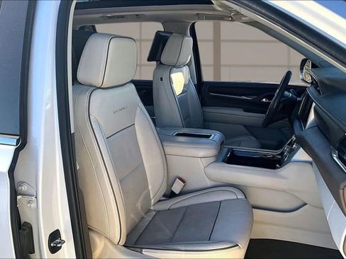 Used 2021 GMC Yukon Denali w/ Denali Premium Package image 7