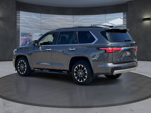 Used 2023 Toyota Sequoia Limited AWD/4WD image 4