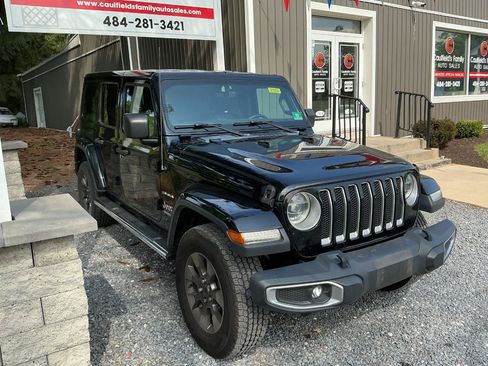 Used 2018 Jeep Wrangler Unlimited Sahara w/ Dual Top Group AWD/4WD image 3