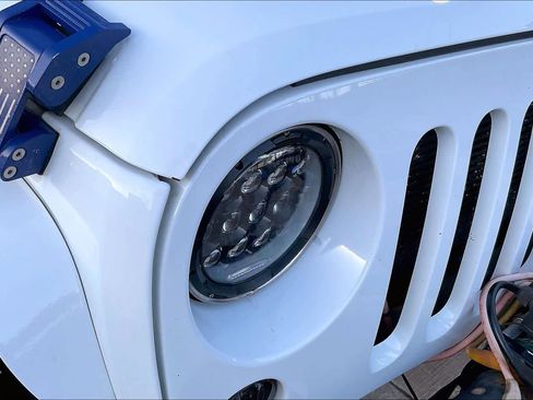 Used 2018 Jeep Wrangler Sport image 25