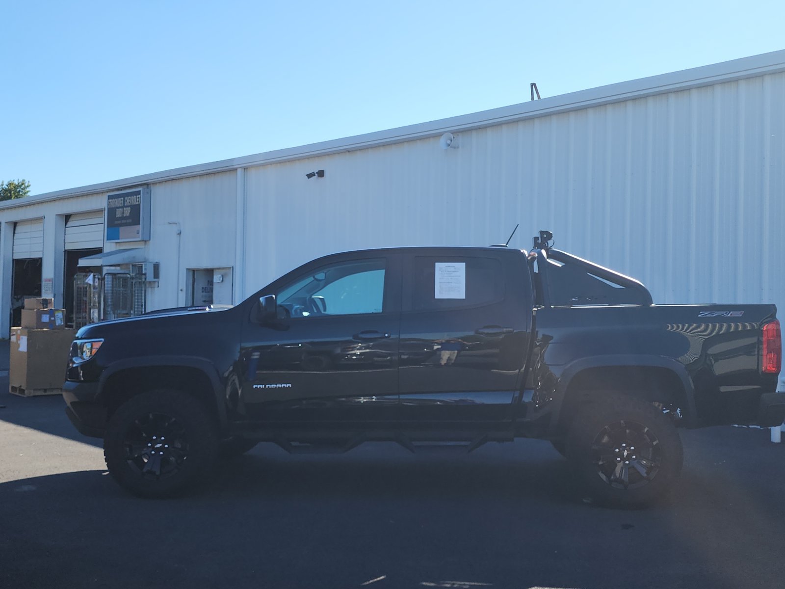 Used 2020 Chevrolet Colorado ZR2 w/ ZR2 Midnight Special Edition AWD/4WD image 2