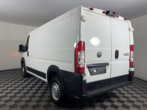 Used 2025 RAM ProMaster 2500 w/ Convenience Group FWD image 8