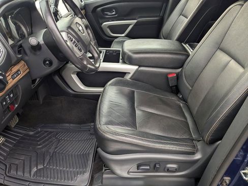 Used 2018 Nissan Titan SL w/ Chrome Package AWD/4WD image 16
