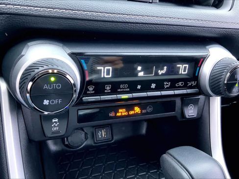 Used 2025 Toyota RAV4 XLE image 32