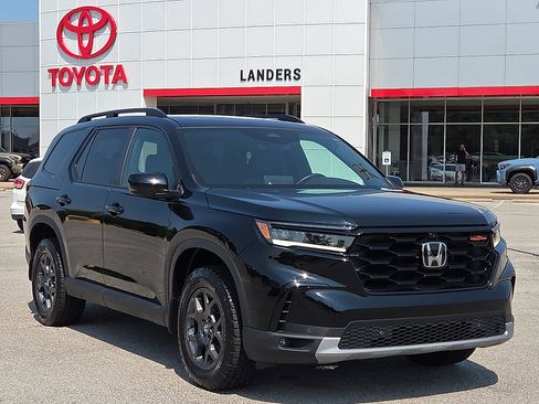 Used 2025 Honda Pilot TrailSport image 1