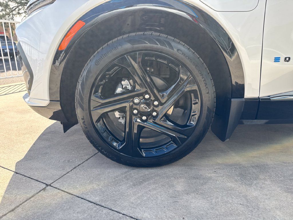 Used 2025 Chevrolet Equinox EV RS w/ LPO, Trailering Package AWD/4WD image 27
