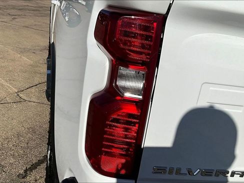 Used 2024 Chevrolet Silverado 2500 LT w/ Convenience Package image 24