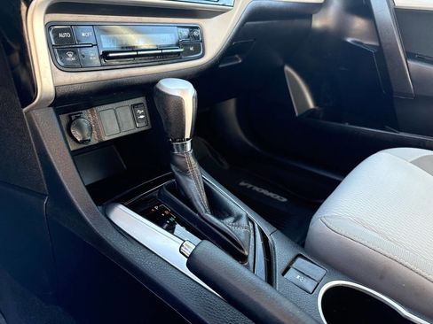 Used 2018 Toyota Corolla LE FWD image 18