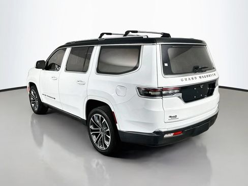 Used 2022 Jeep Grand Wagoneer Series III w/ HD Trailer Tow Package AWD/4WD image 5