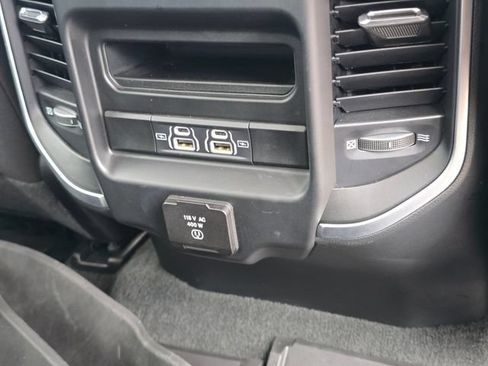 Used 2022 RAM 1500 Big Horn AWD/4WD image 39
