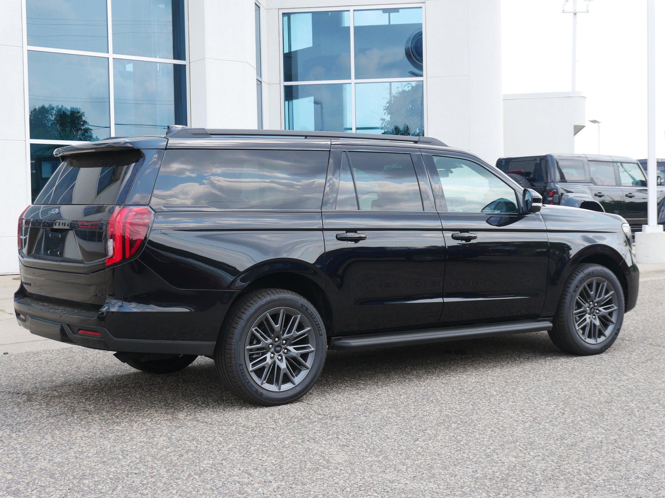 New 2026 Ford Expedition Max Platinum w/ Stealth Appearance Package AWD/4WD image 4