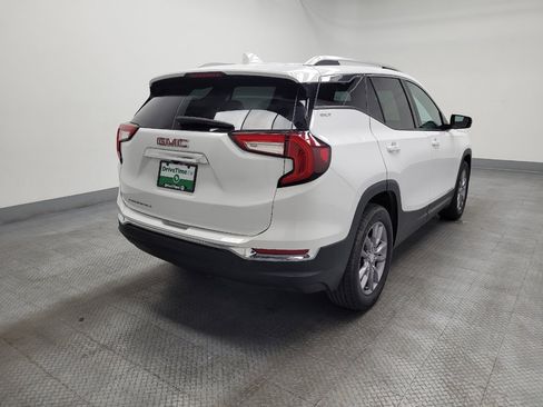 Used 2024 GMC Terrain SLT image 9