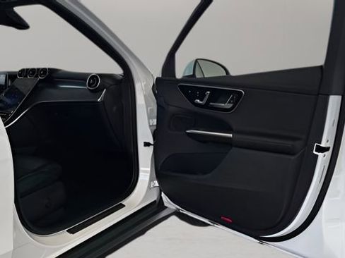 Used 2024 Mercedes-Benz GLC 300 GLC 300 image 39