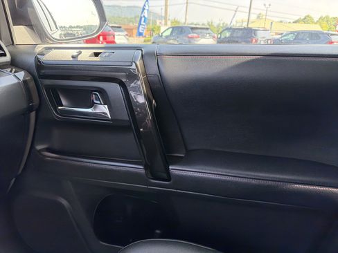 Used 2022 Toyota 4Runner TRD Off-Road Premium AWD/4WD image 24