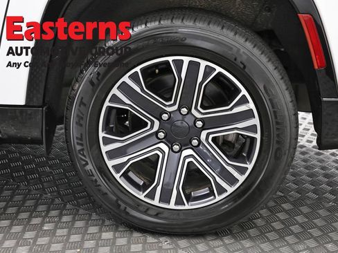 Used 2024 Jeep Wagoneer L Series II w/ Flexible Seating Group RWD image 36