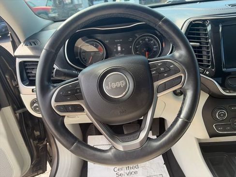 Used 2019 Jeep Cherokee Limited w/ Luxury Group FWD image 14