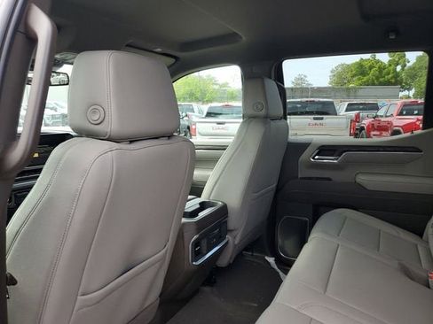 New 2026 GMC Sierra 1500 SLT image 11