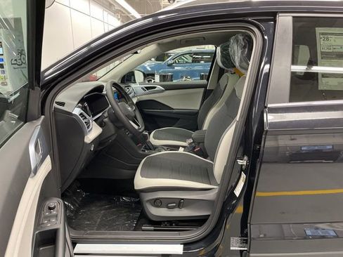 New 2026 Volkswagen Taos SE image 7