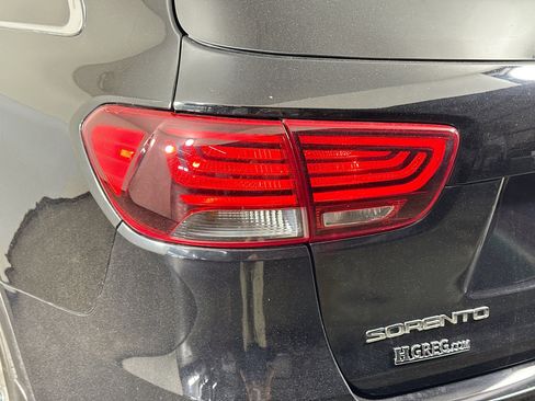 Used 2020 Kia Sorento LX image 29