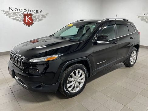 Used 2017 Jeep Cherokee Limited w/ Luxury Group AWD/4WD image 3