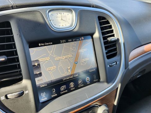 Used 2016 Chrysler 300 C Platinum image 6