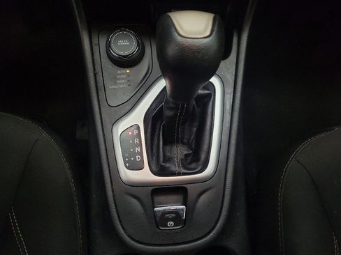 Used 2016 Jeep Cherokee Sport image 26