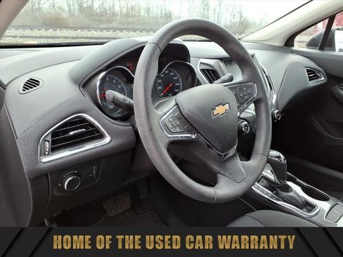 Used 2017 Chevrolet Cruze LT image 16