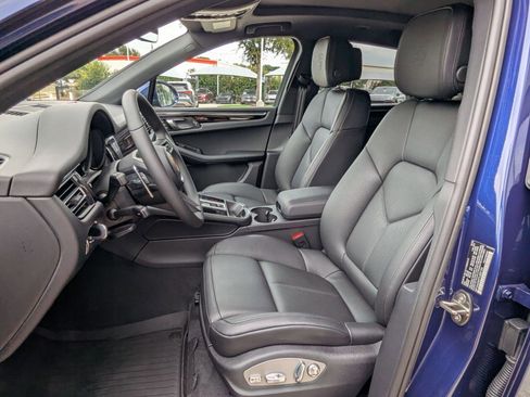 Certified 2026 Porsche Macan AWD/4WD image 5