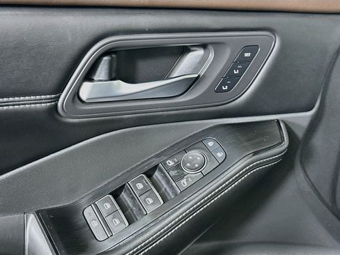 Used 2023 Nissan Rogue SL w/ SL Premium Package FWD image 15